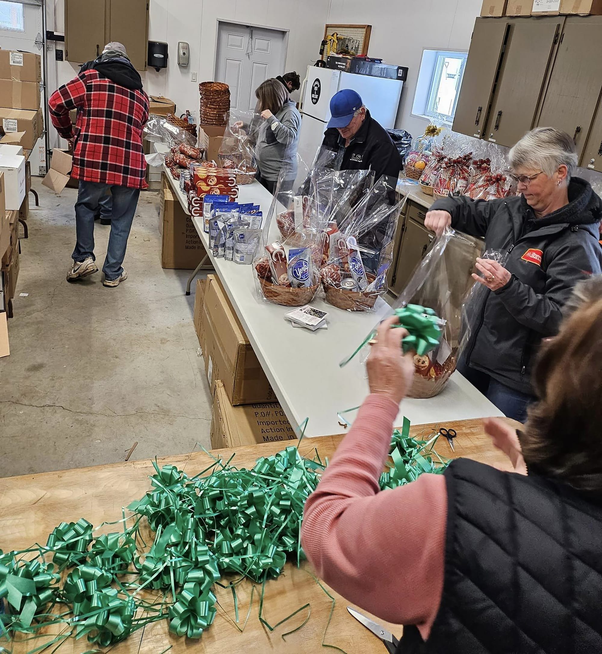 Palmerston Lions pack Christmas baskets