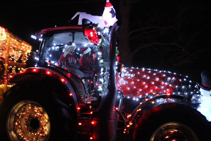 Rockwood Farmers’ Santa Claus Parade of Lights wows the crowd