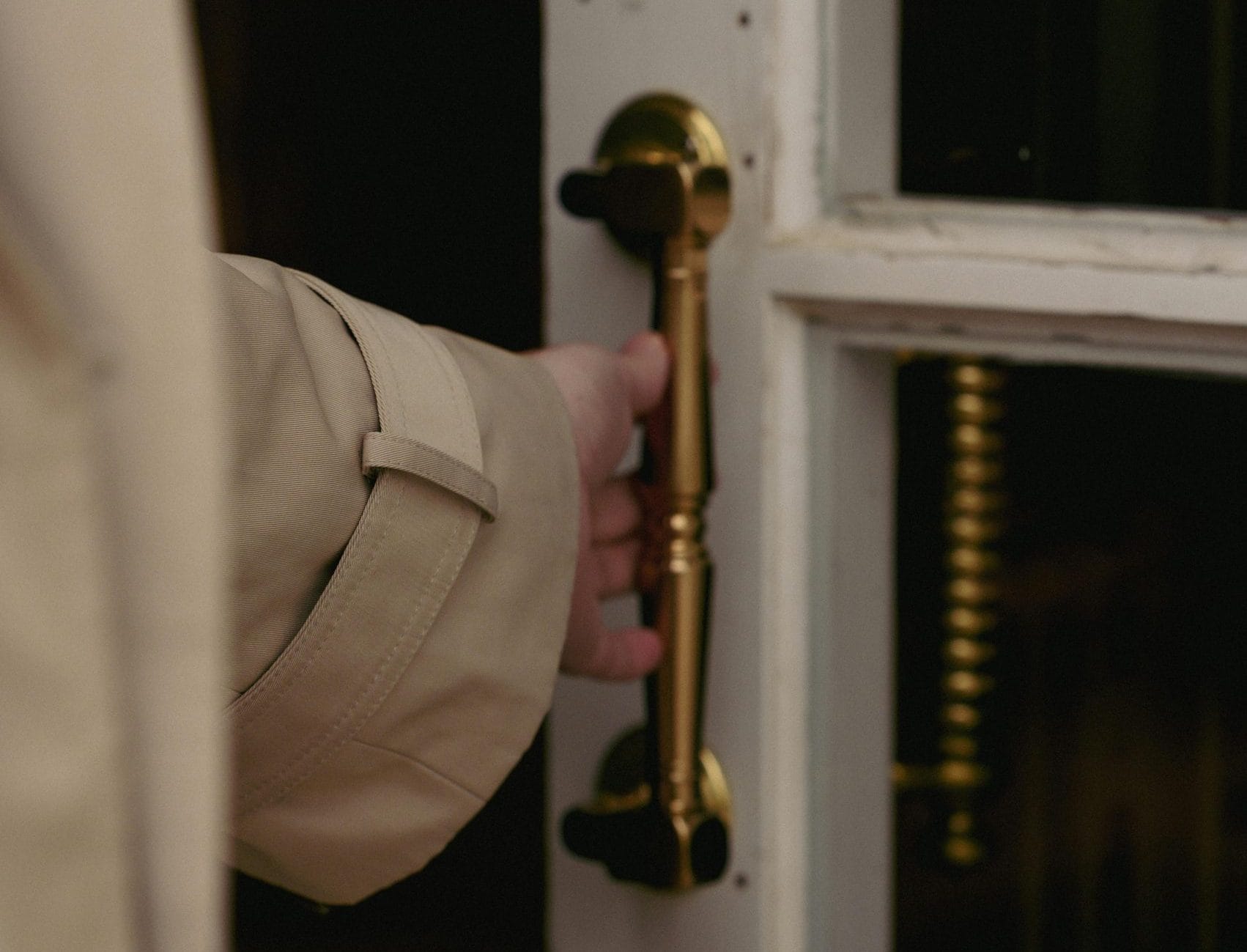 People claiming to work with Red Cross try to enter Fergus homes: residents