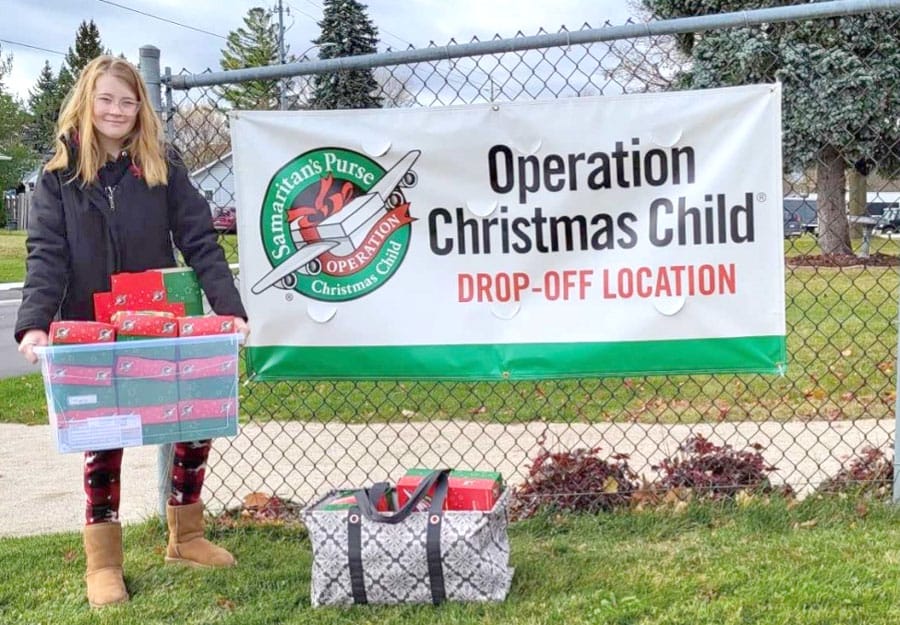 Youth pack shoeboxes to help kids through Operation Christmas Child