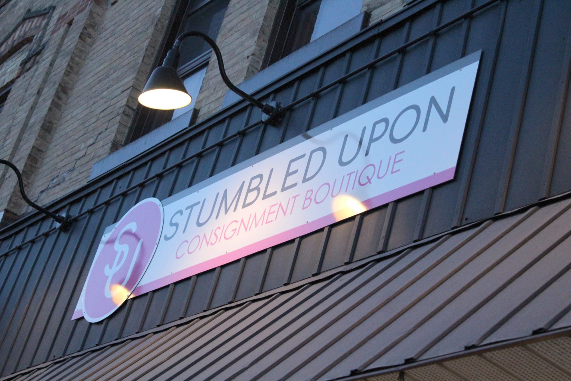 Local consignment store organizes shoe clinic for St. Mary’s students