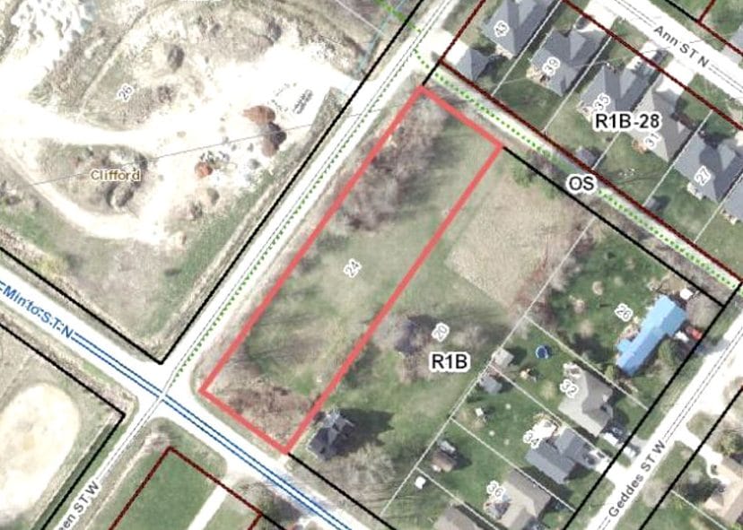 Neighbours raise concerns about 16-unit development on Minto Street in Clifford