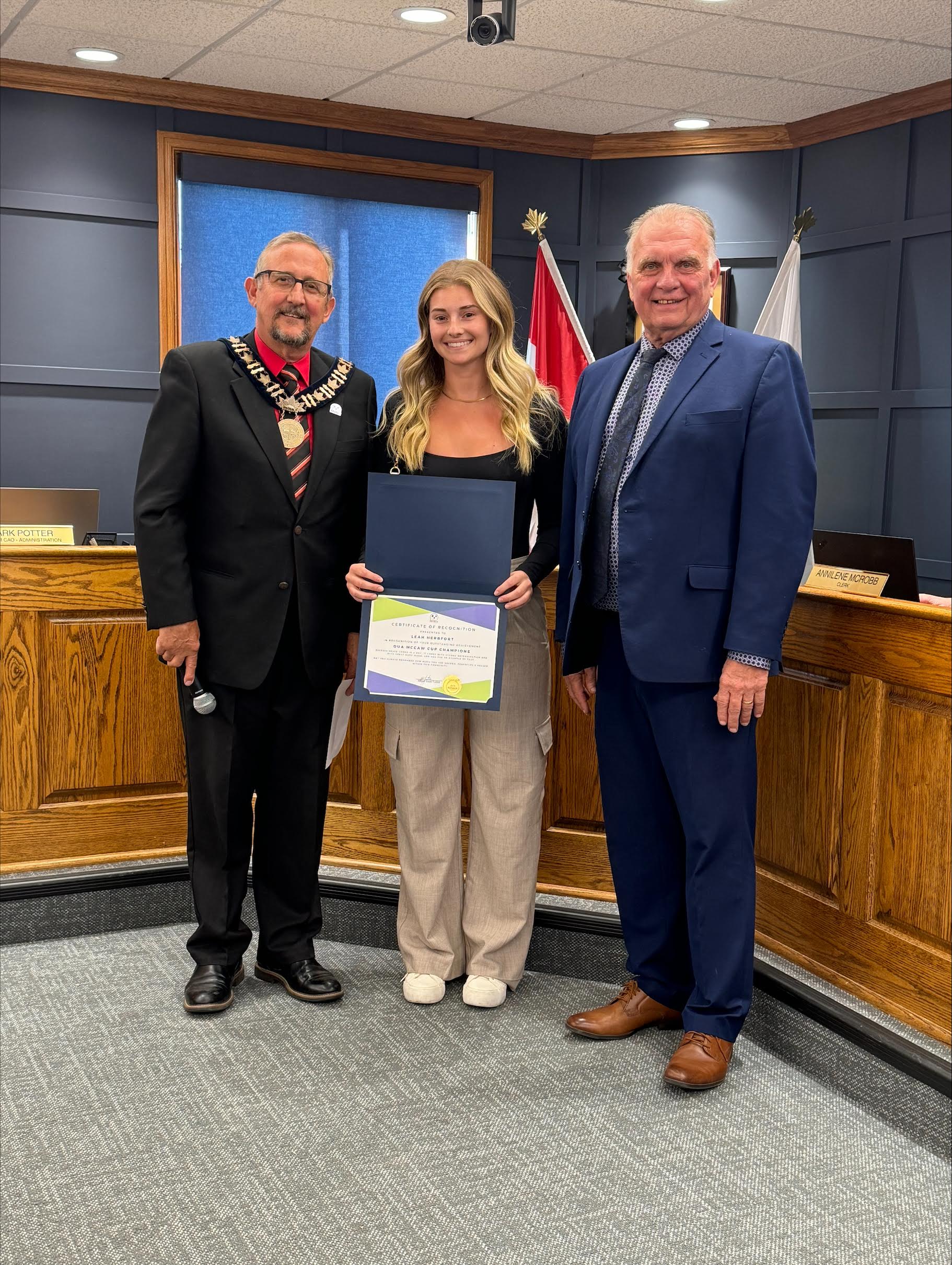 Minto council presents outstanding achievement awards