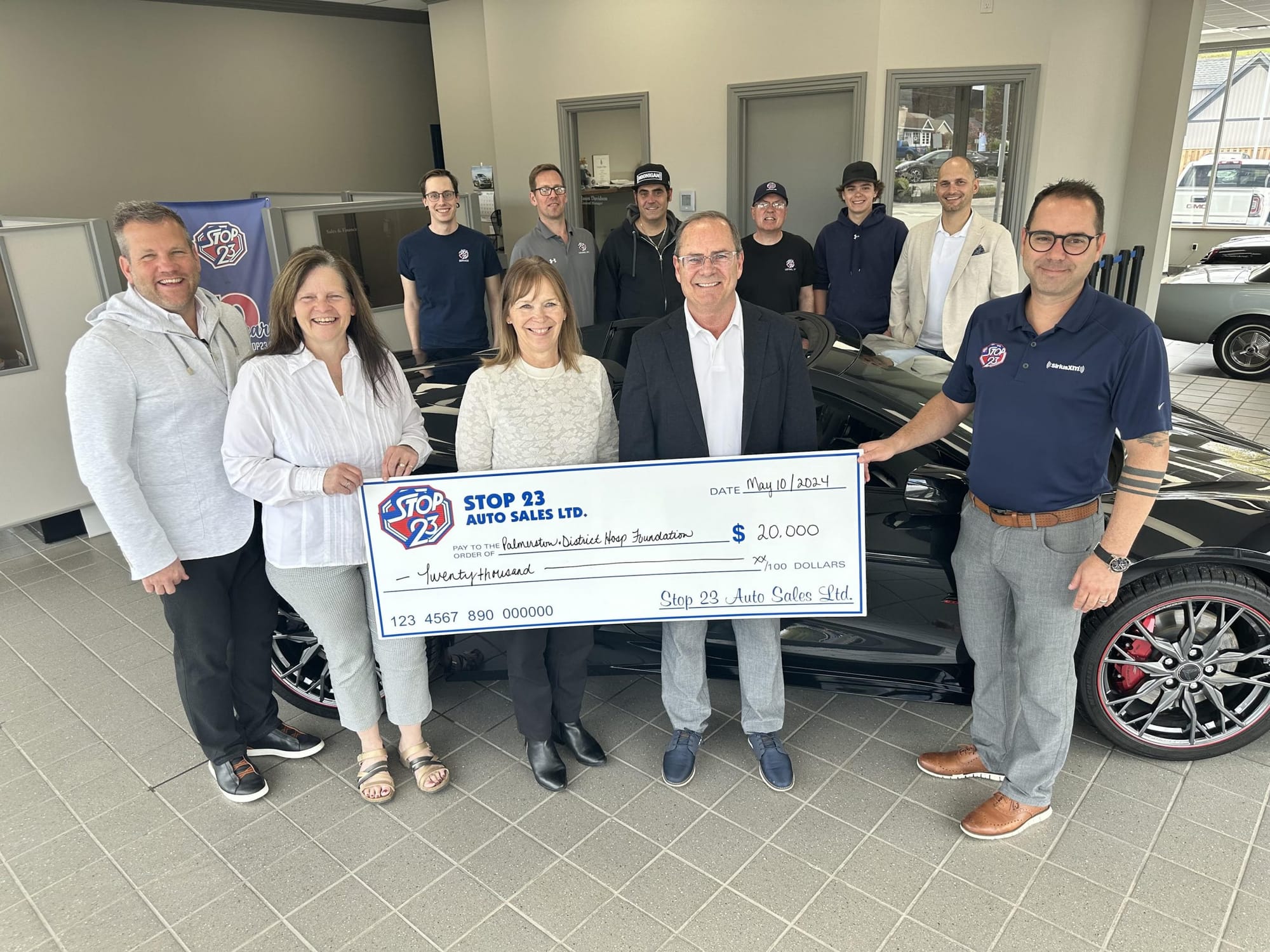 Stop 23 Auto Sales donates to Starlight Gala