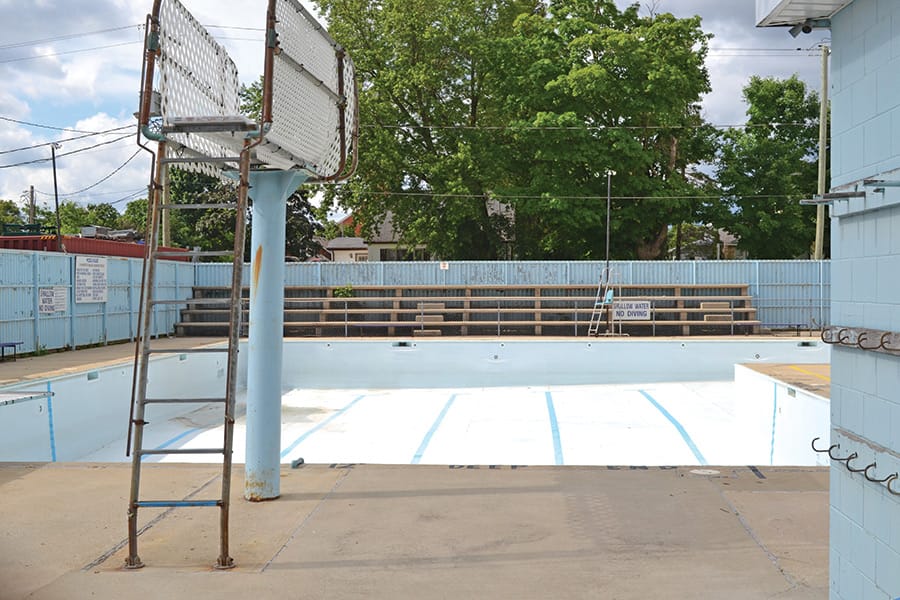 Council reaffirms plans to decommission old Mount Forest pool, build new