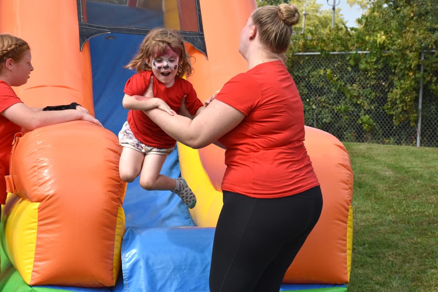 Bert’s Service Centre celebrates 40 years in business with barbecue, fundraiser for Groves hospital