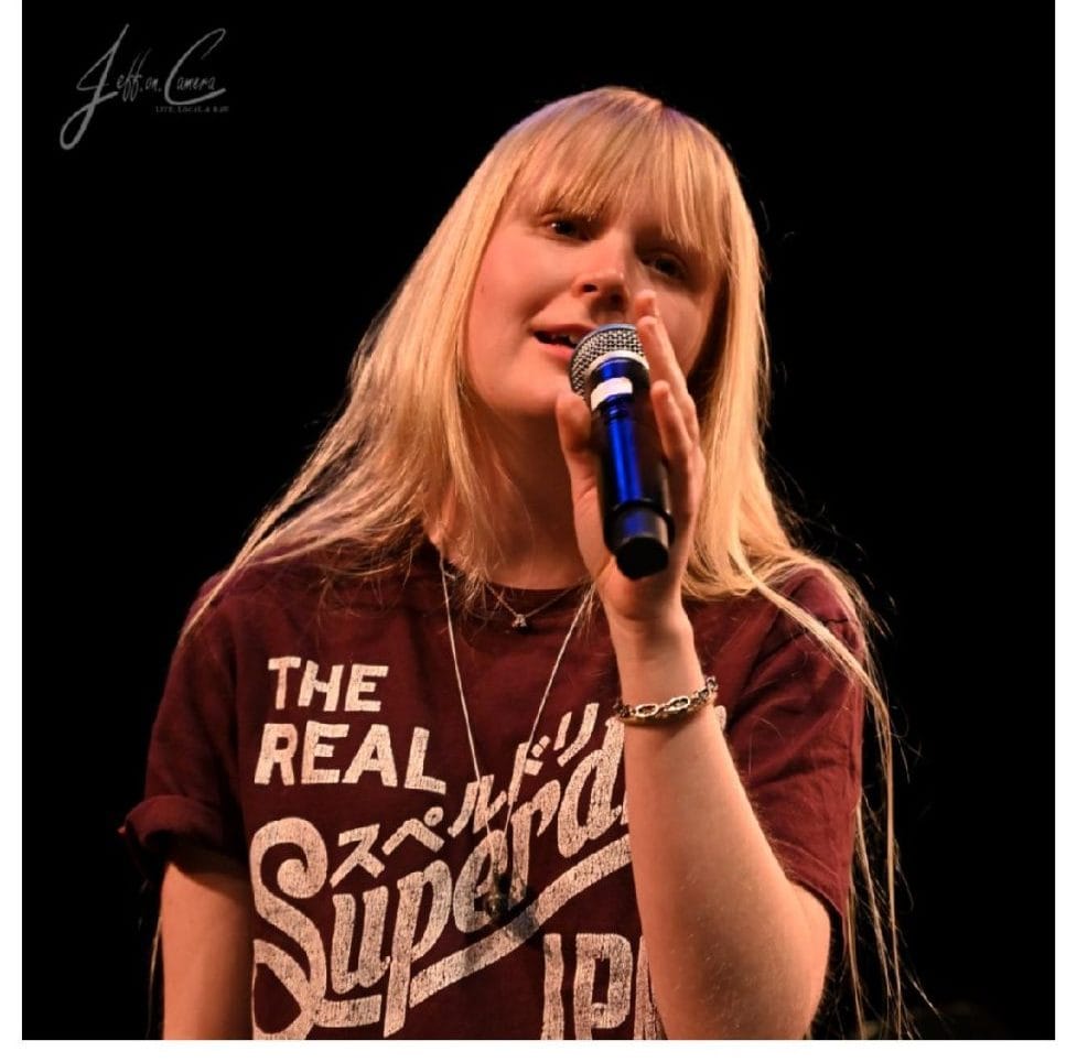 Singer/songwriter Amanda Braam joins David Bowie tribute band