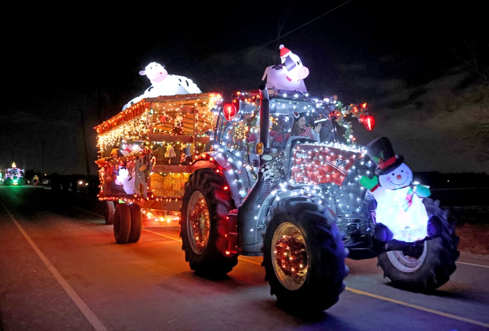 Chilly night for Rockwood Farmers’ Santa Claus parade