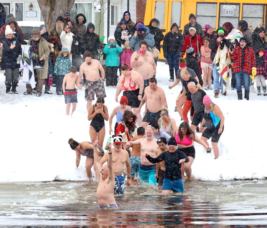 Swimmers face near -20C wind chills during 34th Grand Valley Lions Club Polar Bear Dip