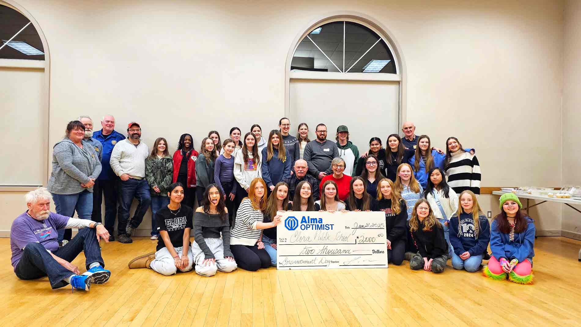 Elora Public School receives $2,000 donation from Alma Optimist Club