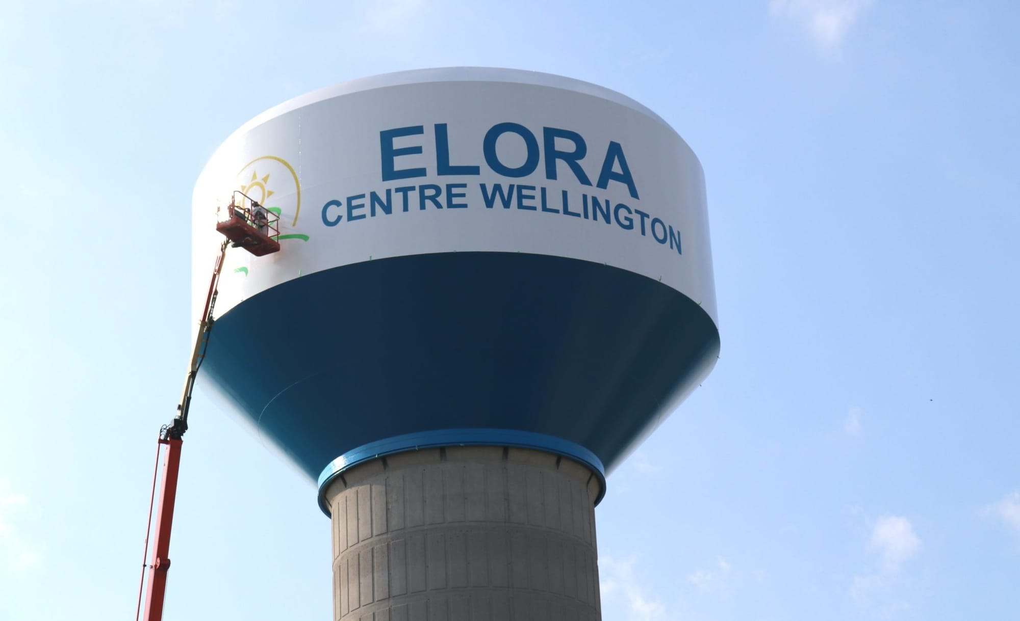 Contractor repaints Elora water tower after lettering snafu