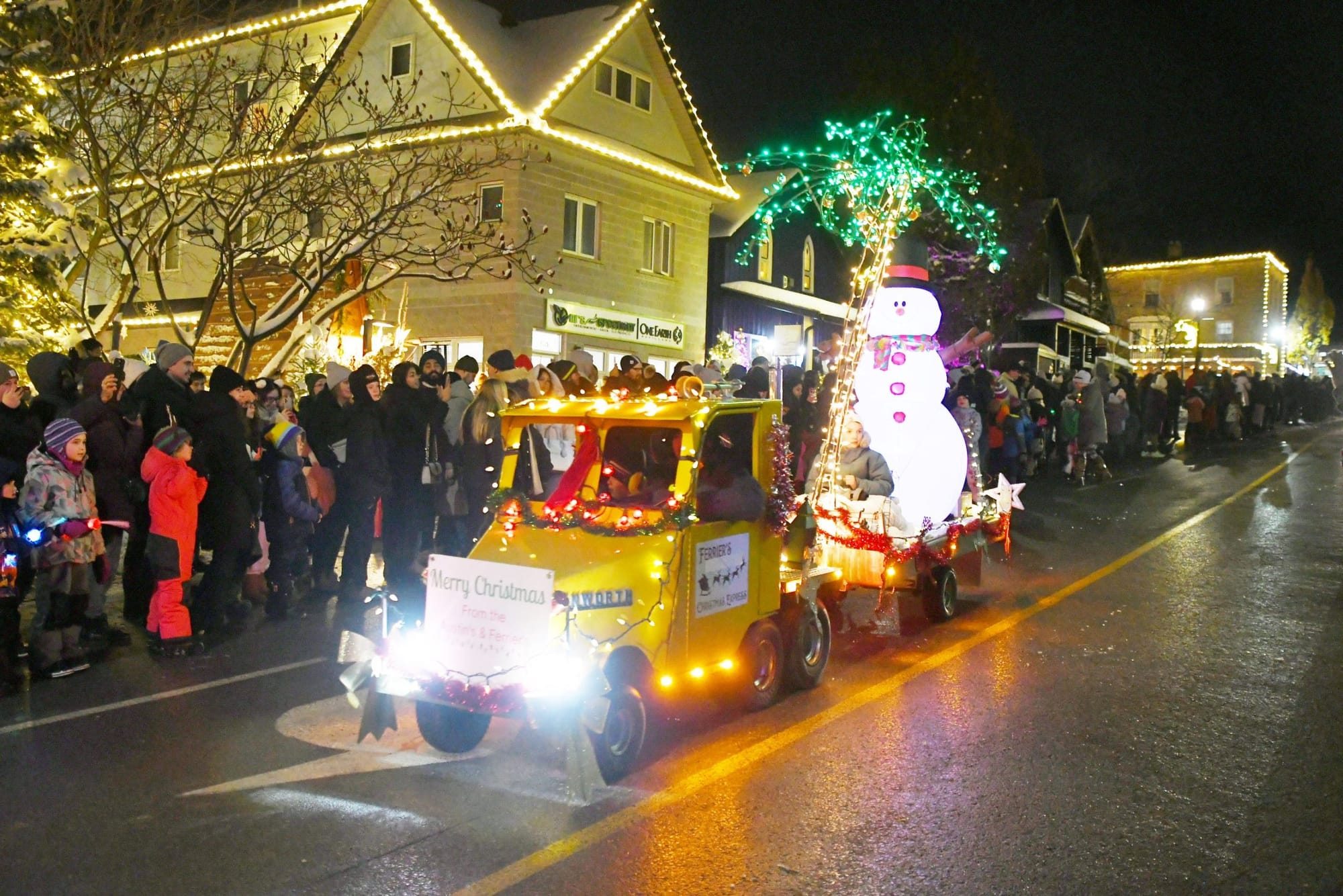 Elora Santa Claus parade draws more than 40 floats