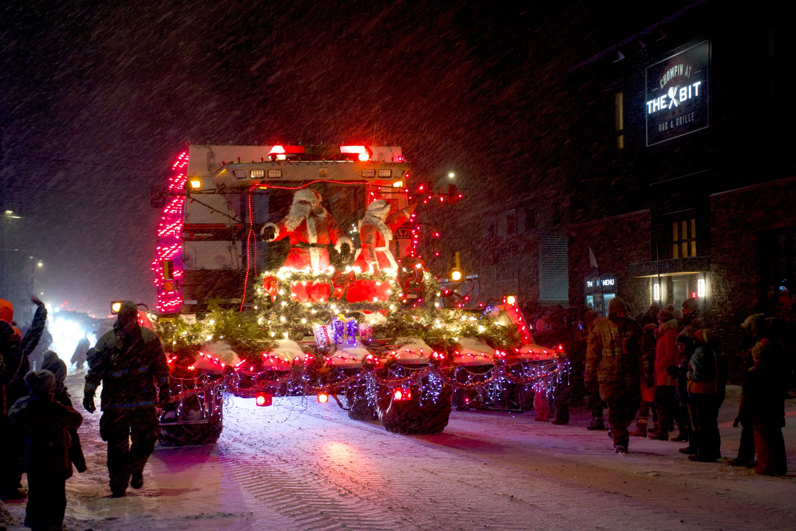 Farmers’ parade lights up streets of Rockwood